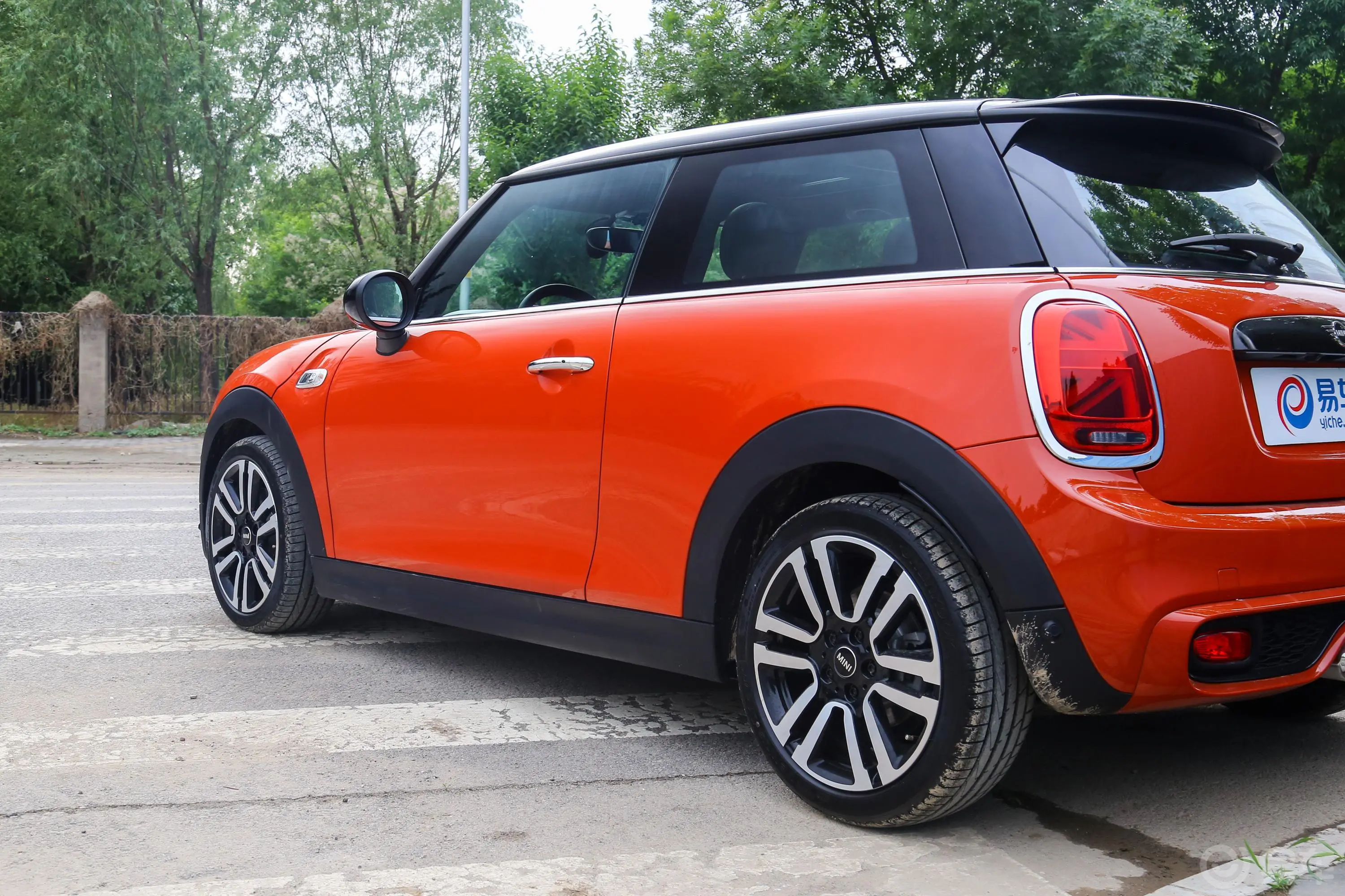 MINI2.0T COOPER S 双离合 赛车手 三门版外观