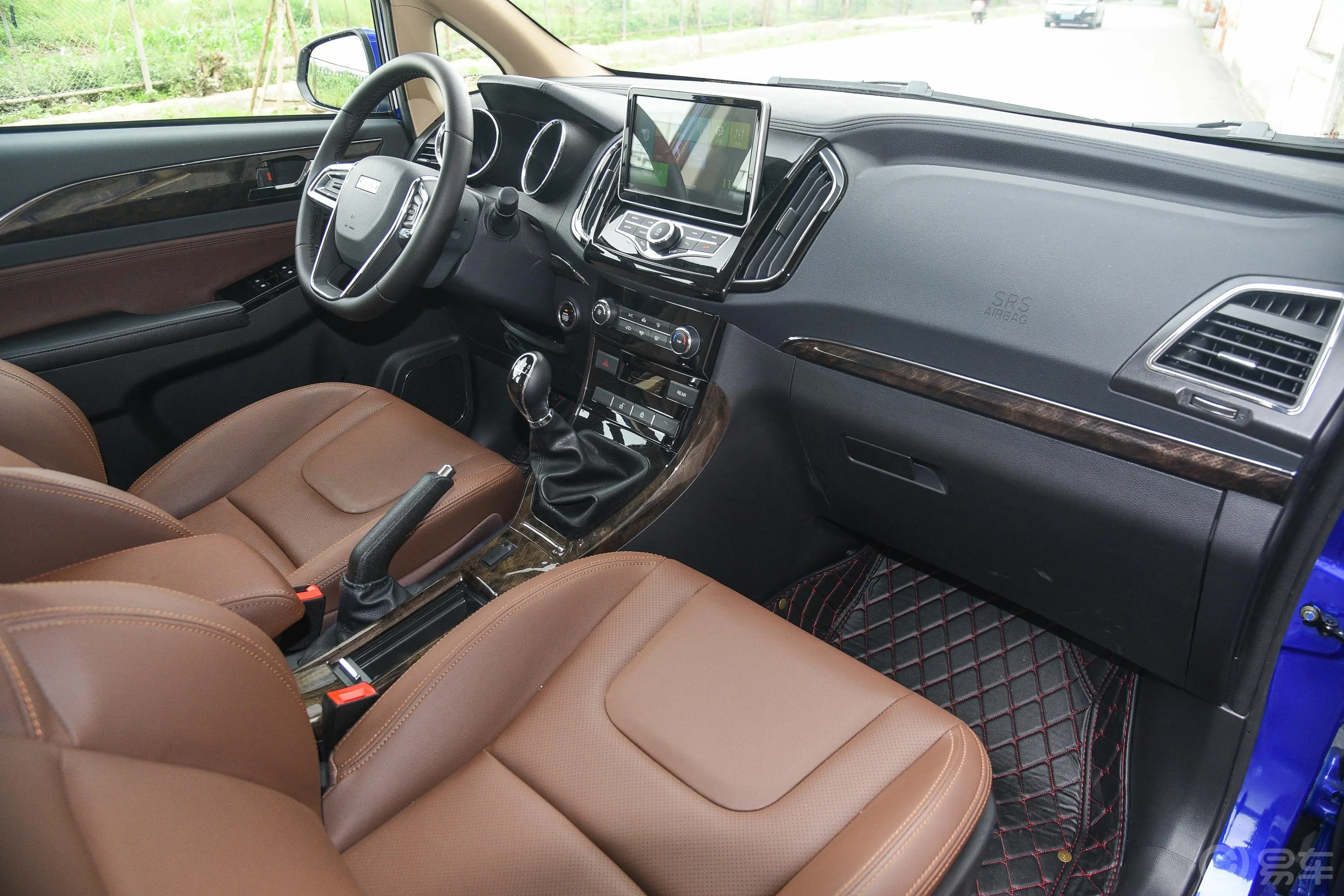 轩朗1.8L 手动 舒适版内饰全景副驾驶员方向