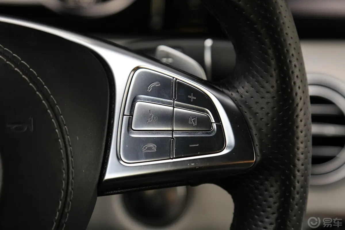 奔驰S级S 500 4MATIC 轿跑车右侧方向盘功能按键