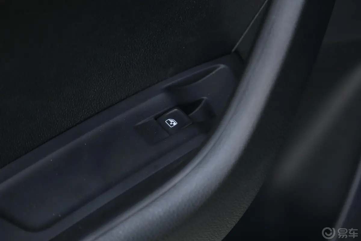 柯米克1.5L 手自一体 舒适版 国V后车窗调节
