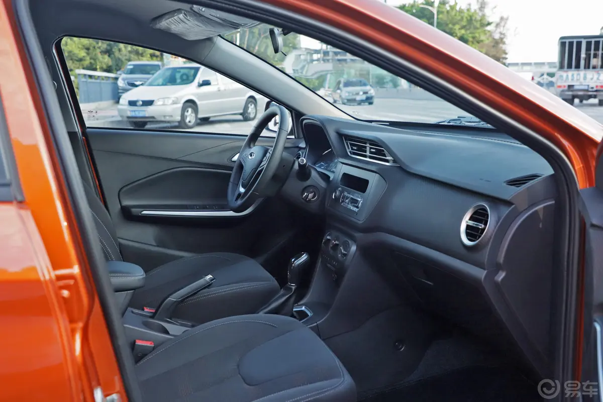 瑞虎3x1.5L 自动 舒适版内饰全景副驾驶员方向