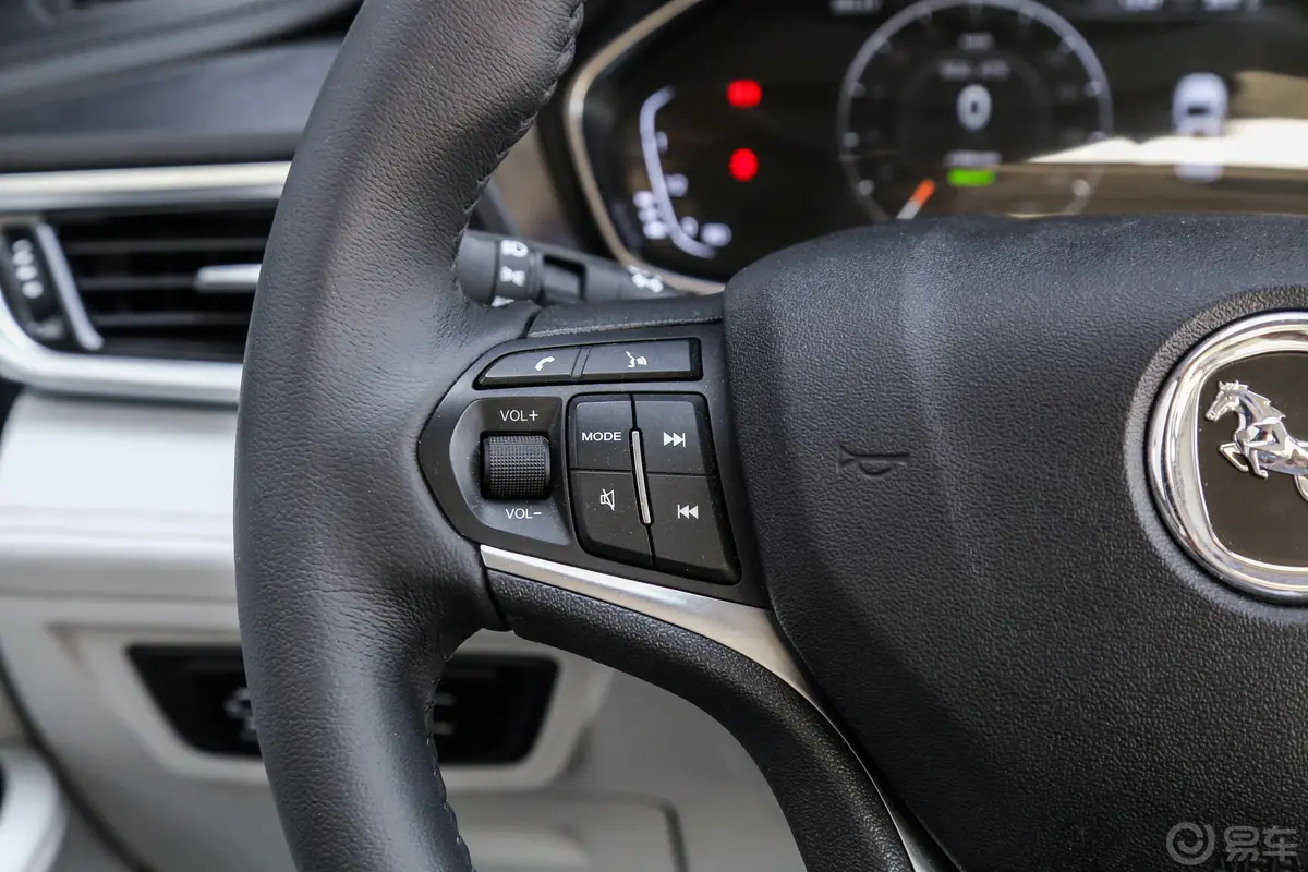汉腾X5 EV旗舰版左侧方向盘功能按键