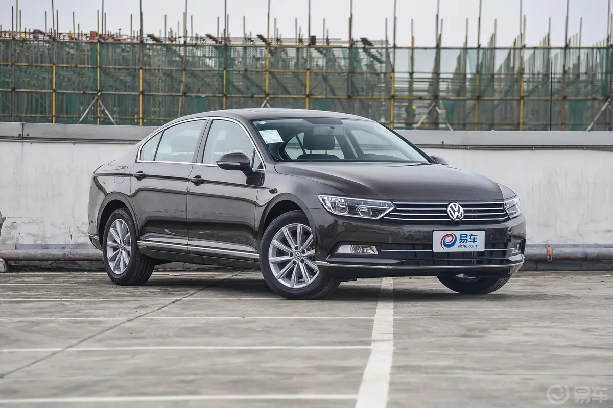 迈腾330TSI 双离合 领先版外观