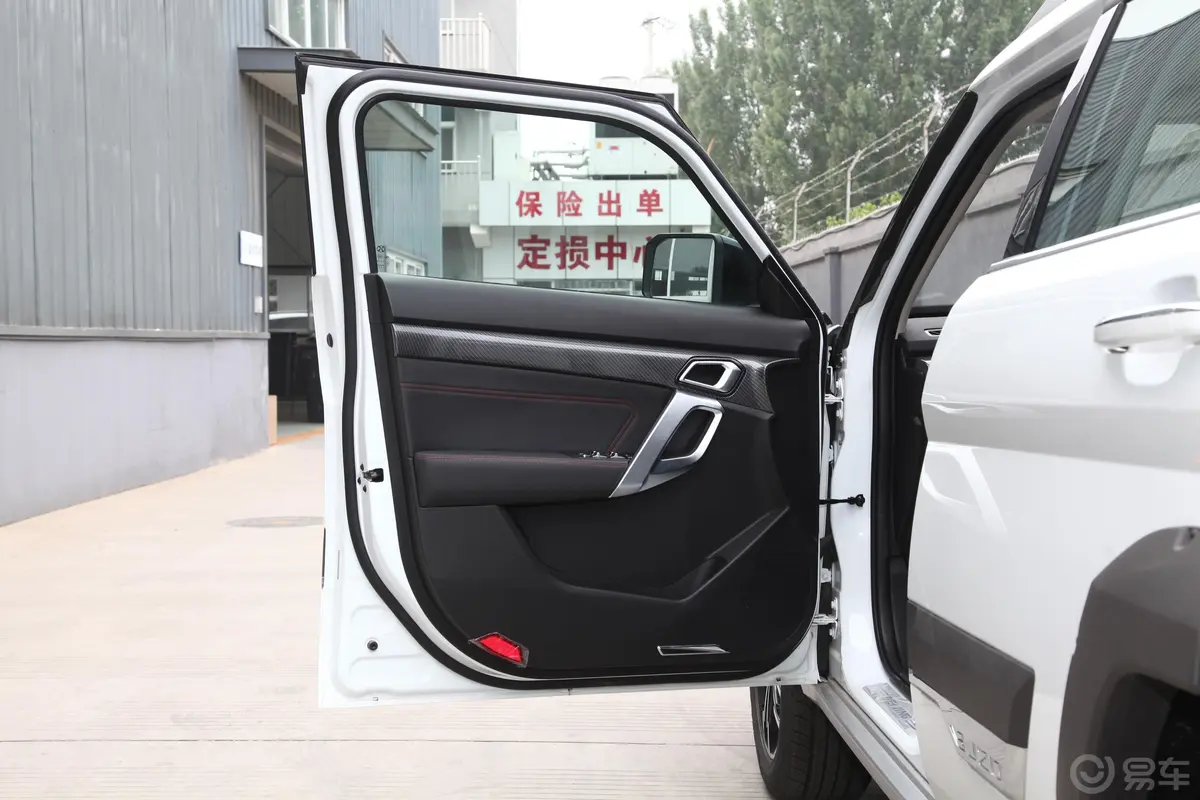 北京BJ201.5T 手动 豪华版驾驶员侧前车门