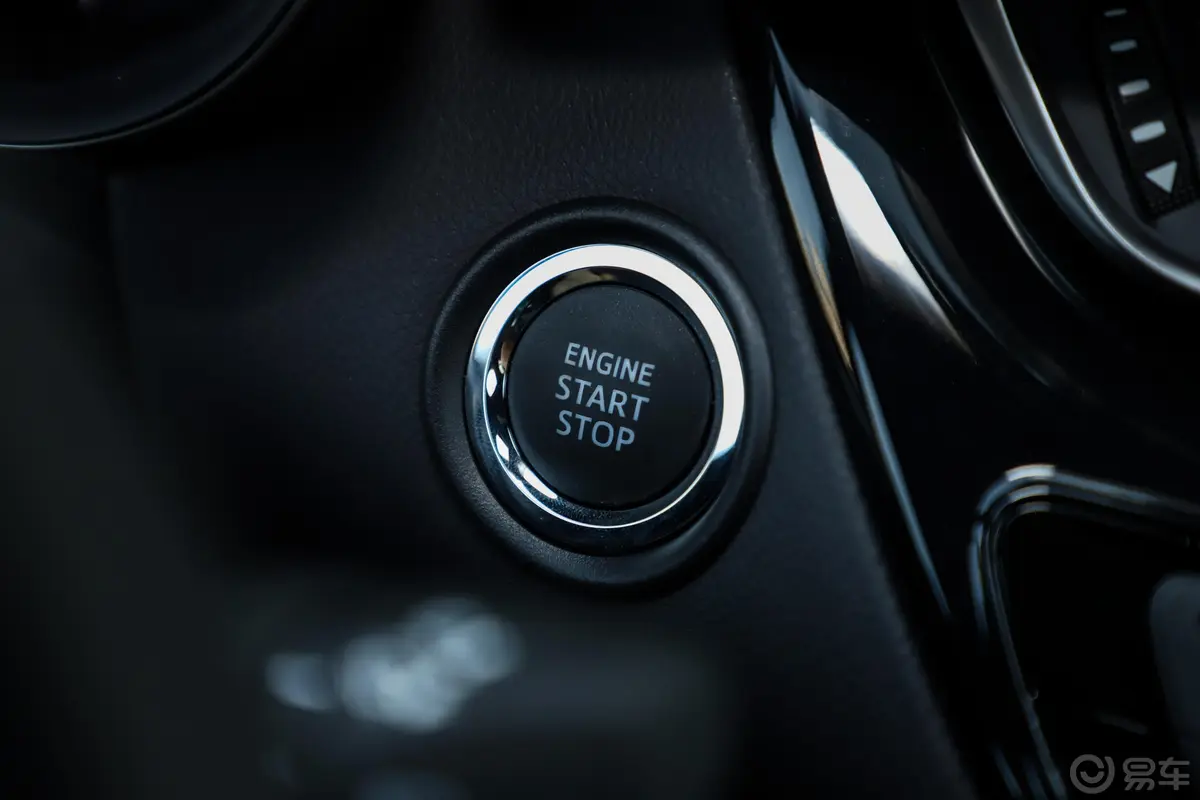 丰田C-HR2.0L CVT 豪华版 国V钥匙孔或一键启动按键