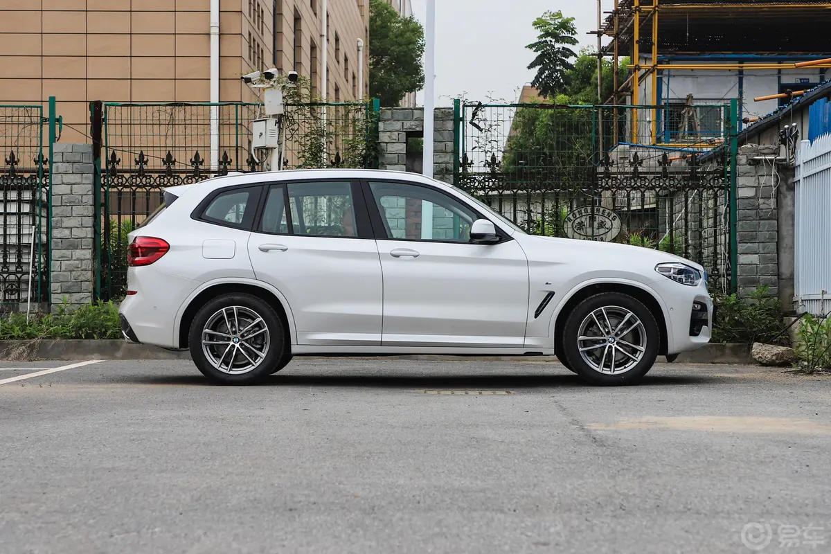 宝马X3xDrive 30i 尊享版 M运动套装 国V外观