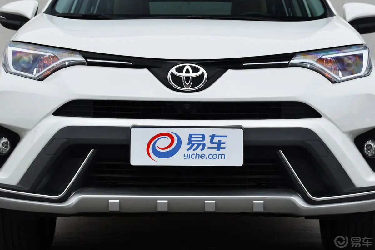 RAV4荣放2.0L CVT 两驱 风尚X版 国V外观