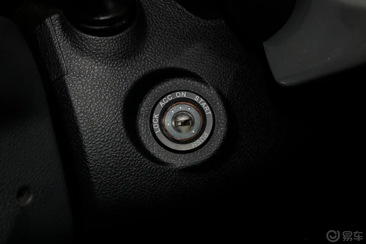 瑞风R31.6L 手动 舒适版钥匙孔或一键启动按键