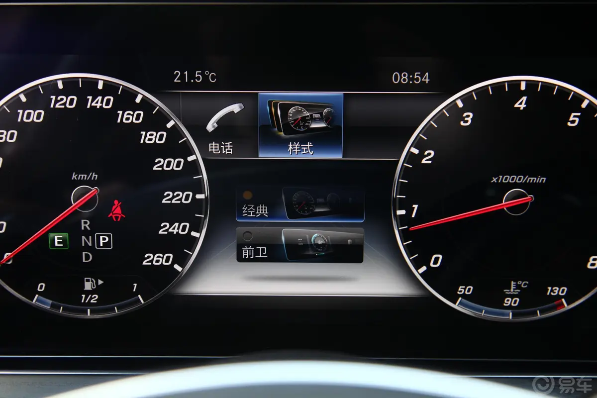 奔驰E级改款 E 200 L 4MATIC 运动轿车内饰