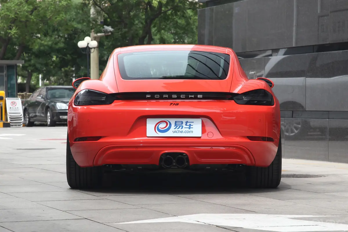 保时捷718Cayman 2.0T正后水平