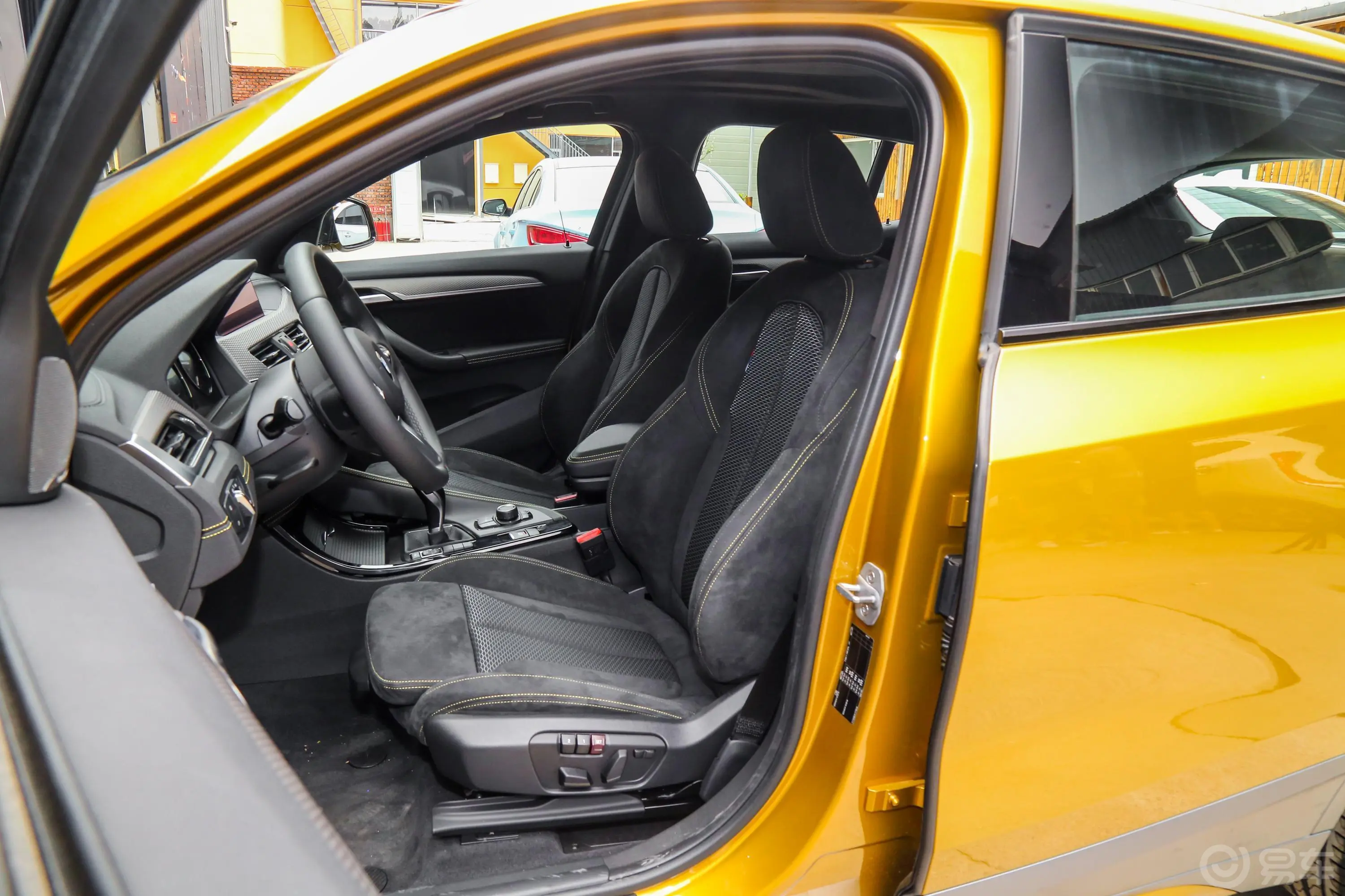 宝马X2(进口)sDrive25i 尊享版 M越野套装 国V驾驶员座椅