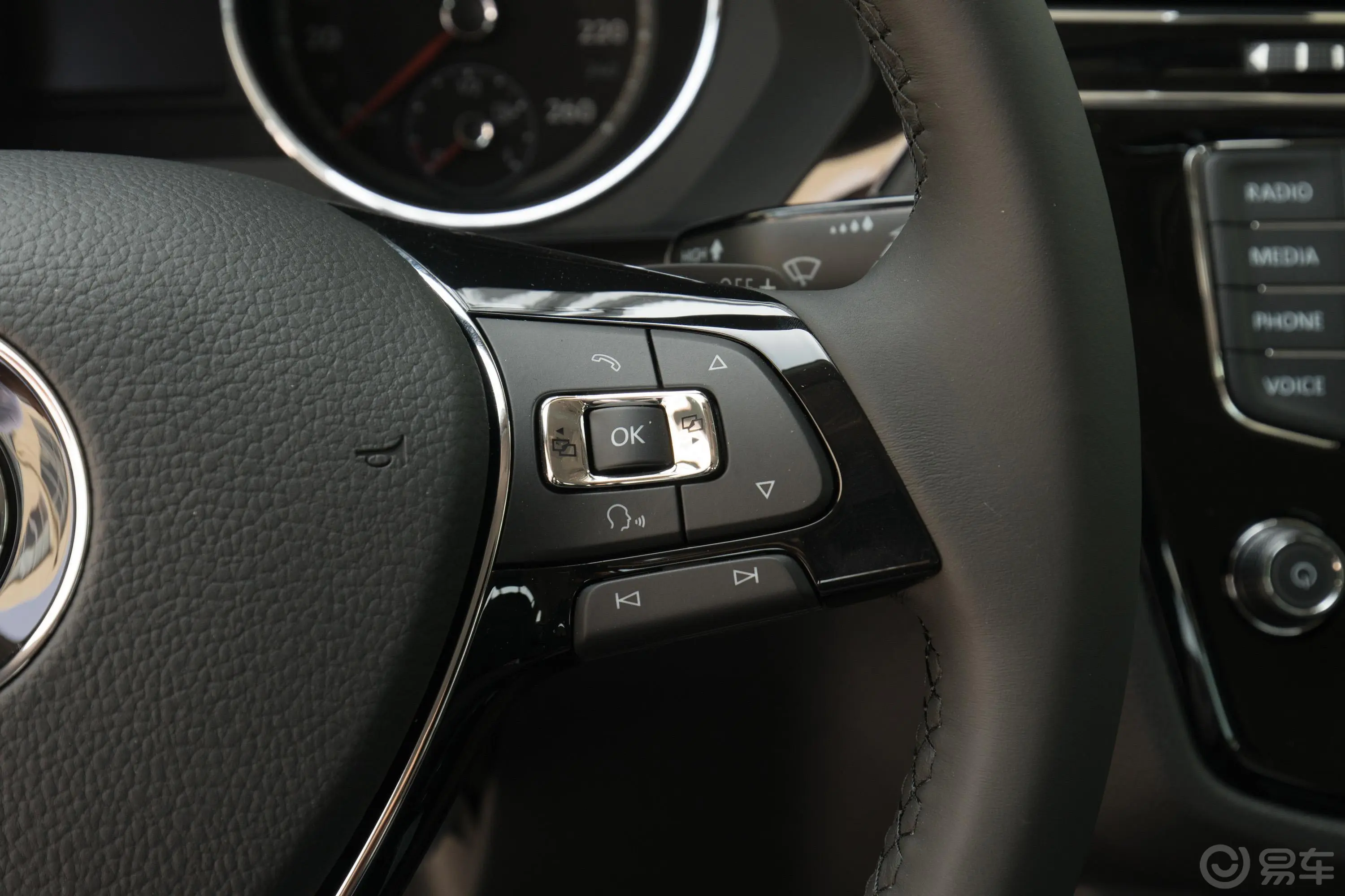 途观L330TSI 双离合 两驱 舒适版右侧方向盘功能按键