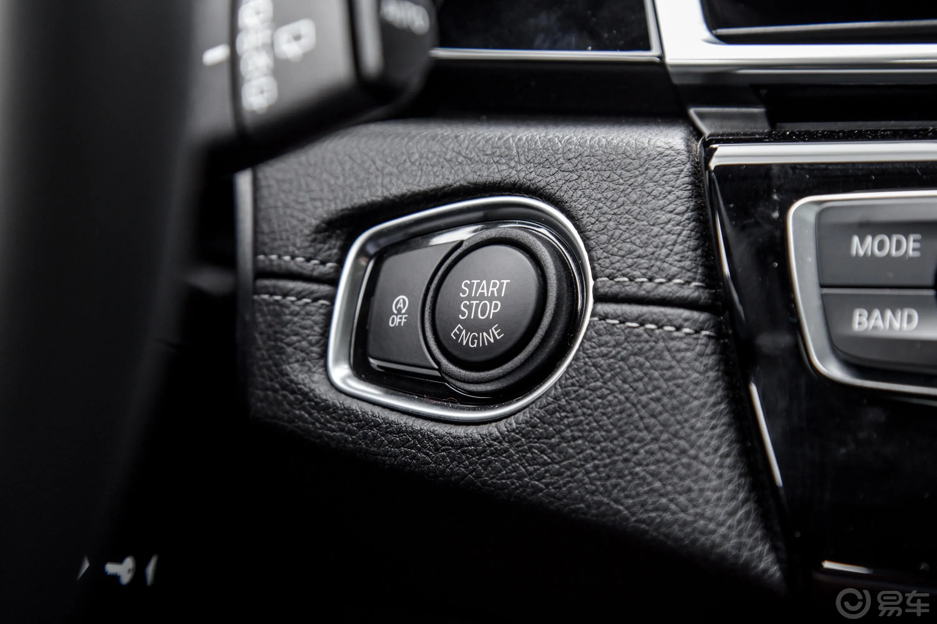 宝马2系旅行车218i 尊享版运动套装钥匙孔或一键启动按键