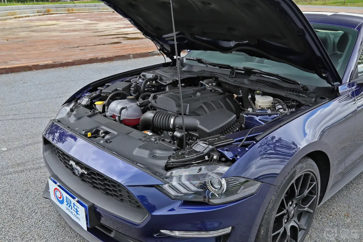 Mustang2.3L 标准版外观