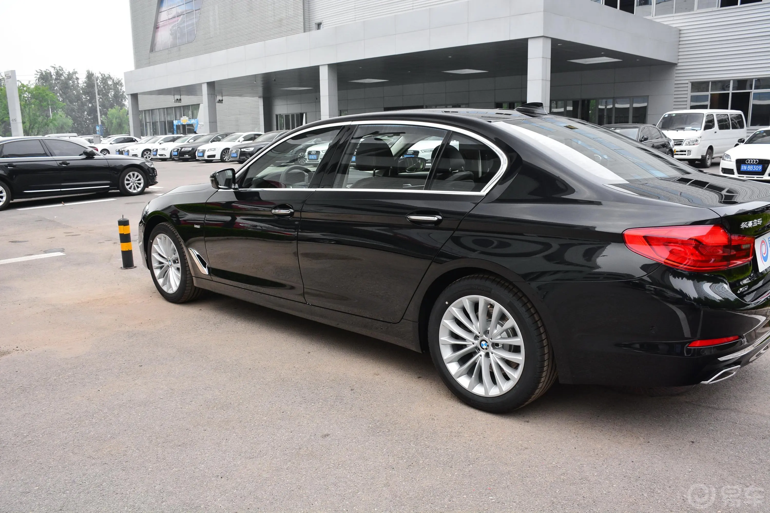 宝马5系改款 530Li xDrive 豪华套装外观