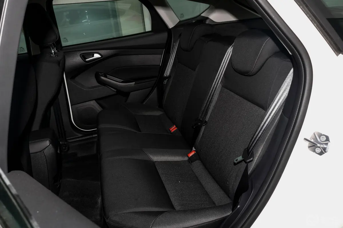 福克斯两厢经典 1.6L 手动 舒适型智行版后排座椅