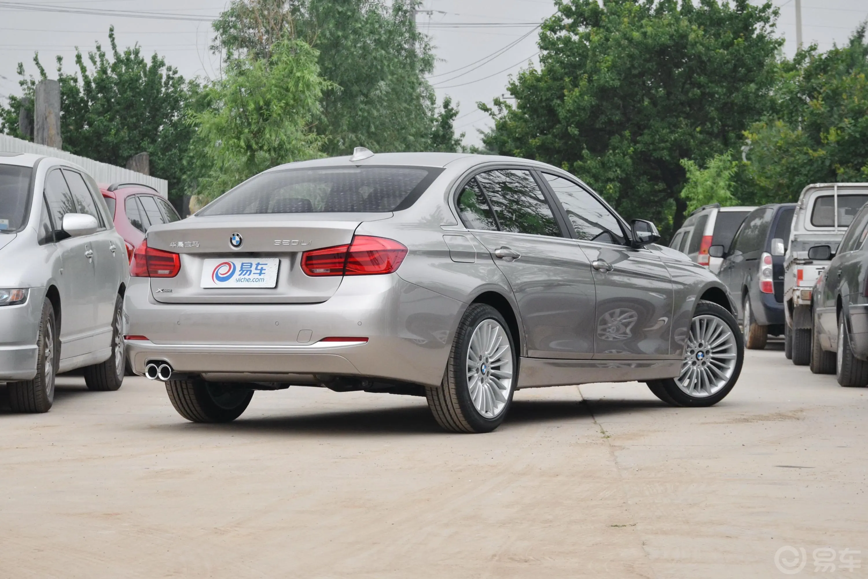 宝马3系320Li xDrive 时尚版外观