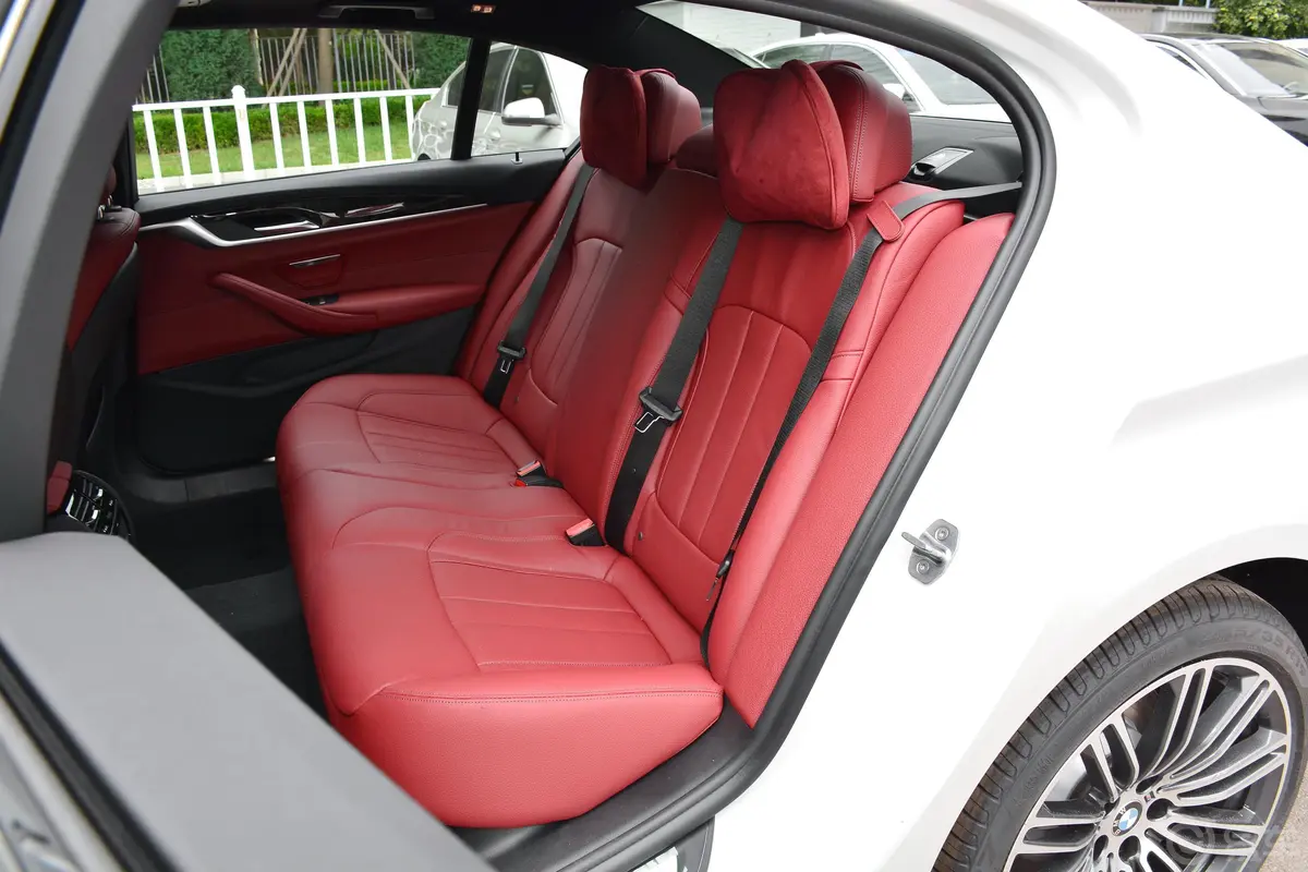 宝马5系改款 530Li xDrive M运动套装后排座椅