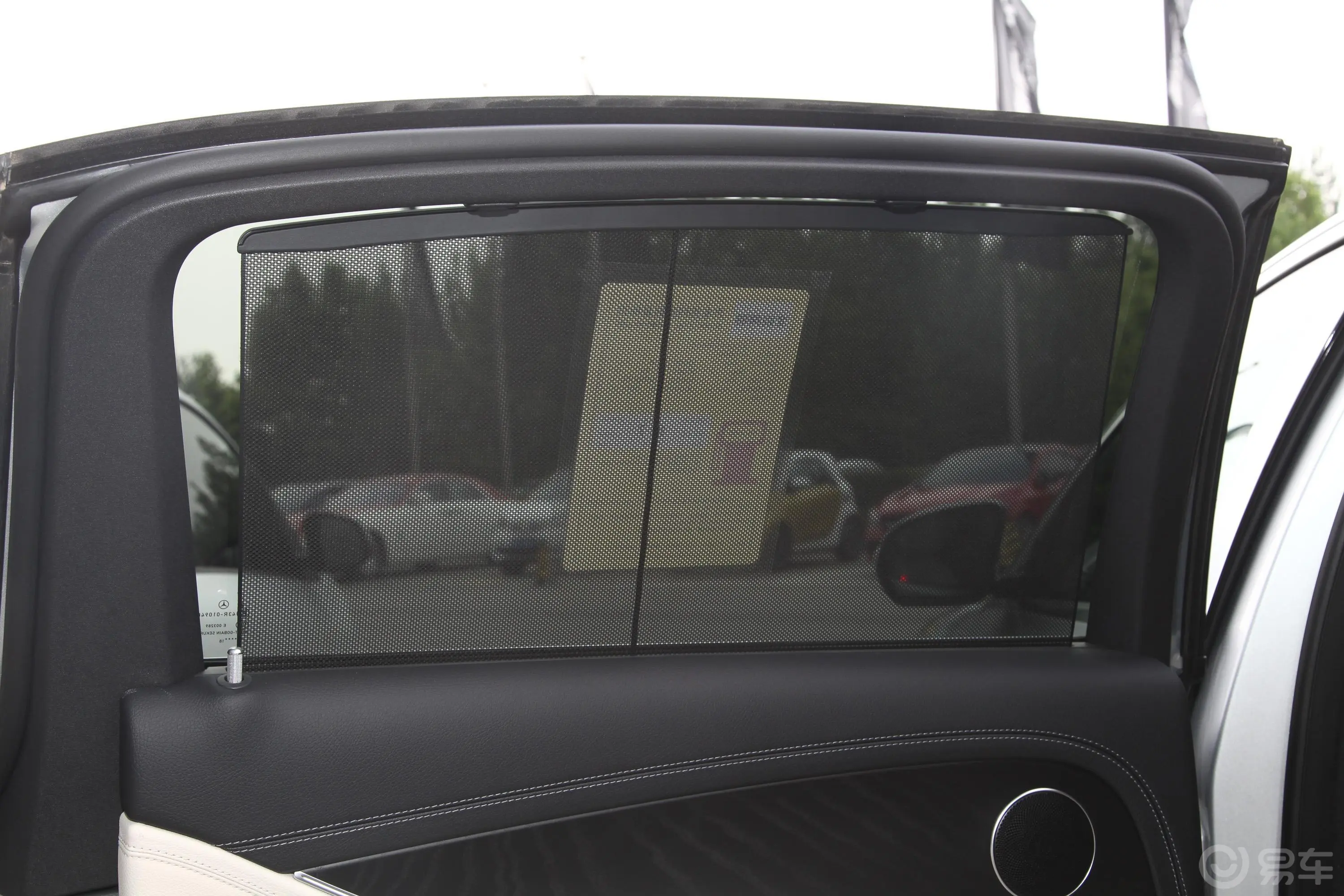 奔驰E级改款 E 320 L 4MATIC 运动轿车后风挡遮阳帘