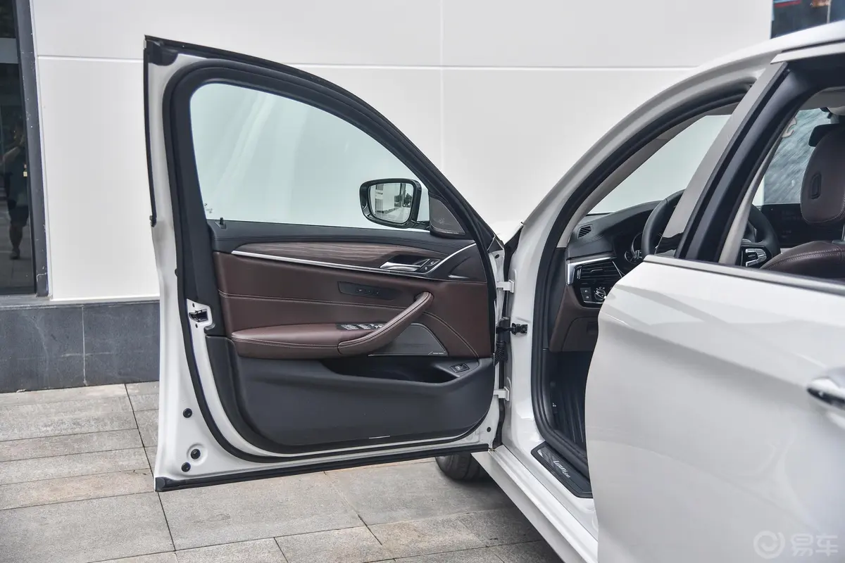 宝马5系改款 530Li 尊享版 豪华套装驾驶员侧前车门
