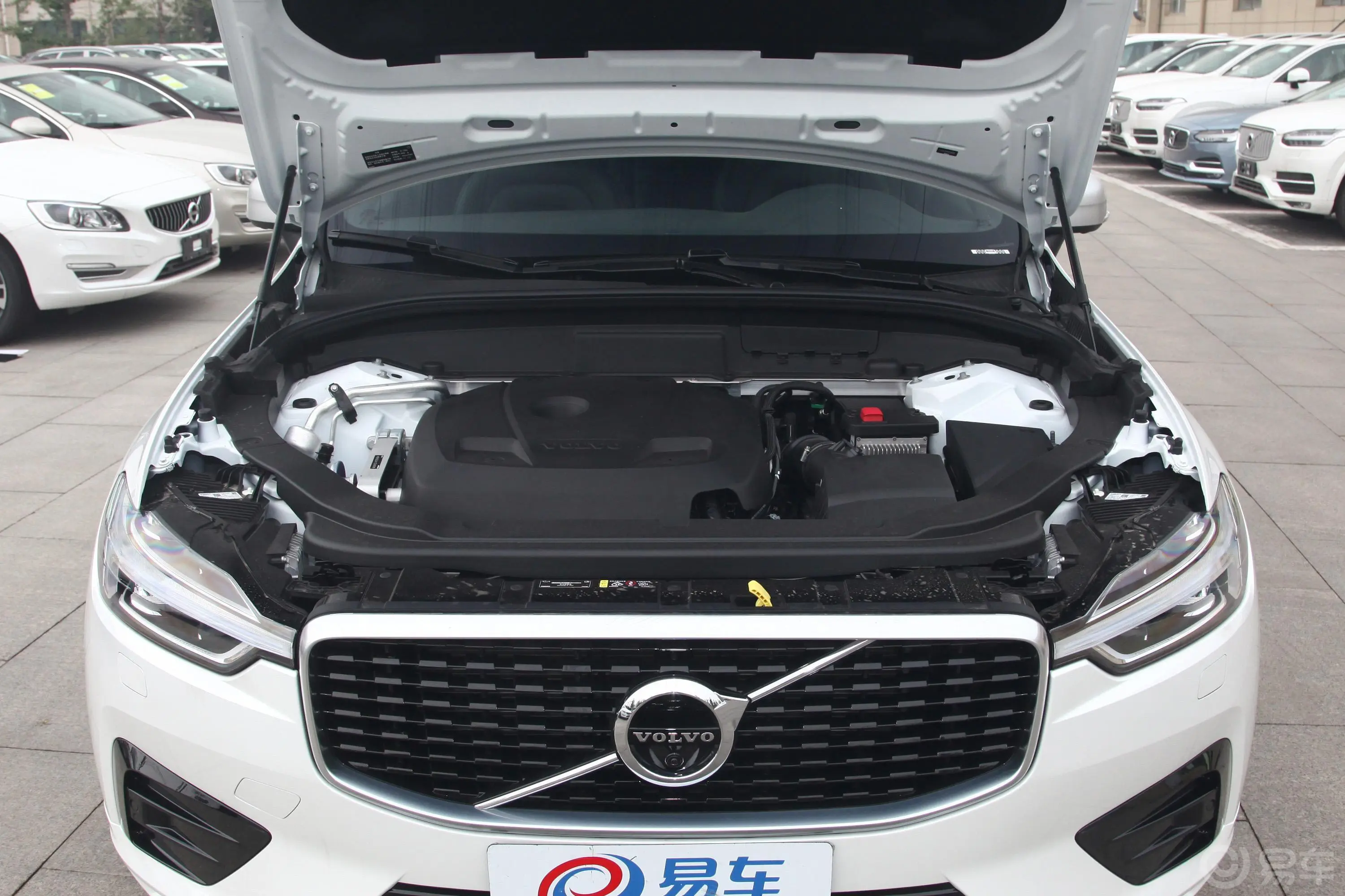 沃尔沃XC60T5 四驱 智雅运动版 国Ⅴ发动机舱整体