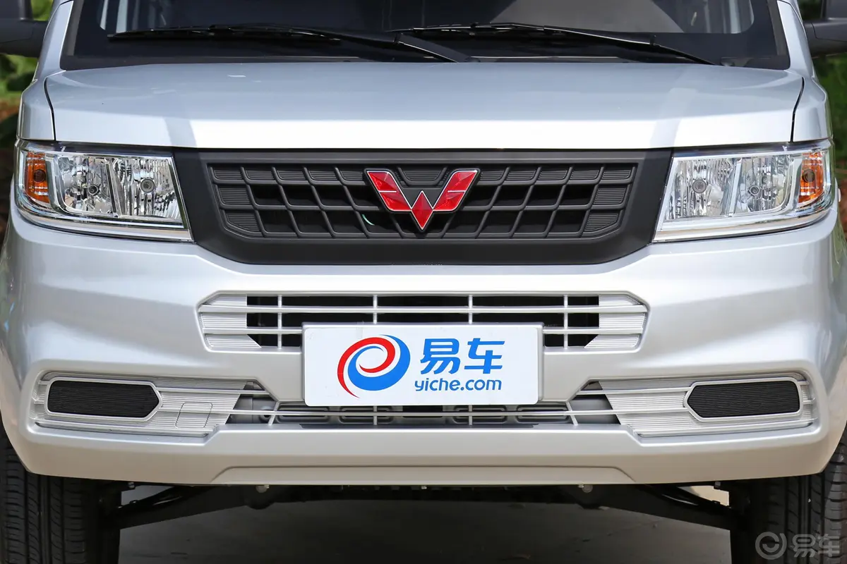 五菱荣光新卡1.8L 手动 双排 国V外观