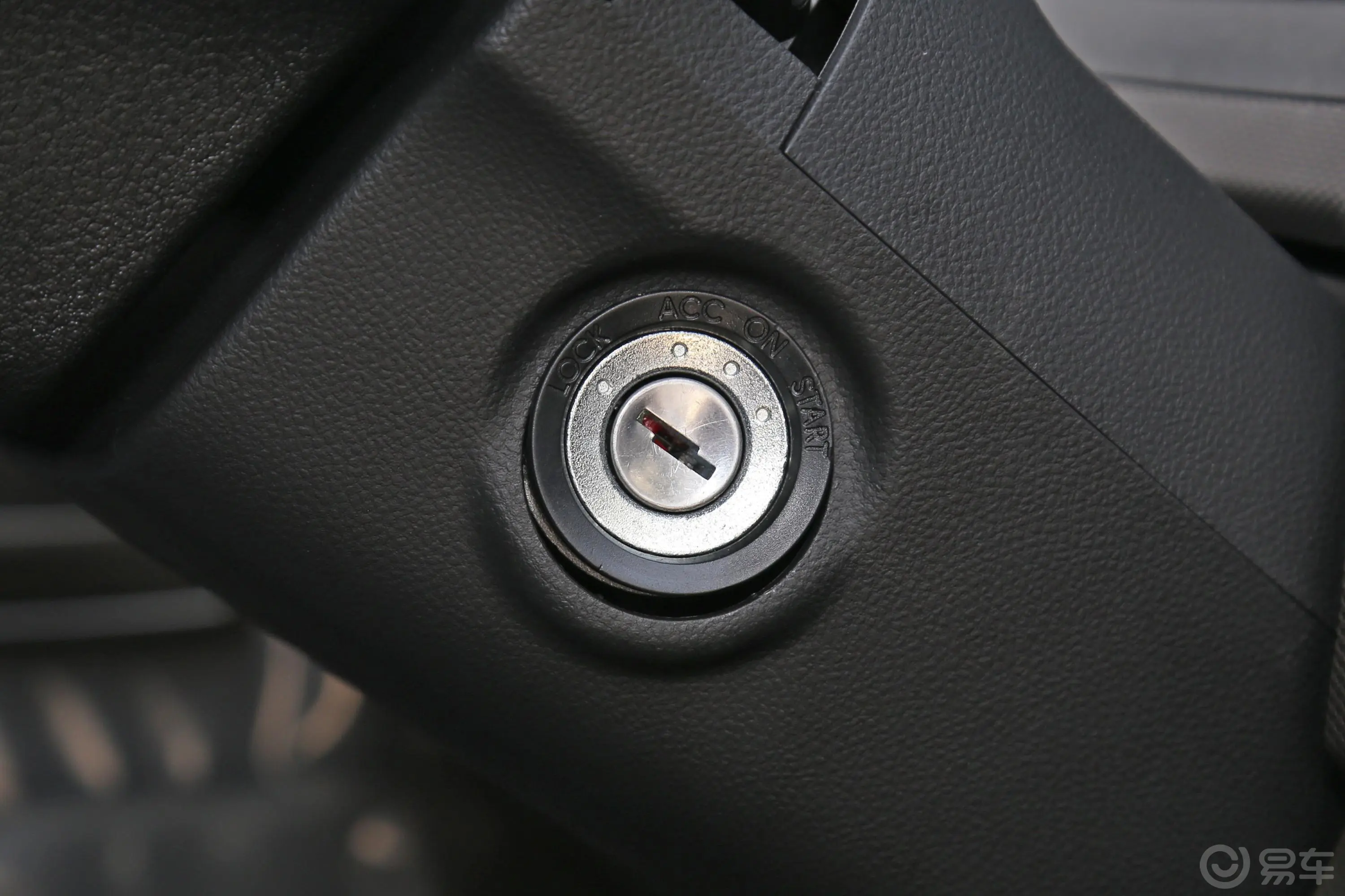 五菱荣光新卡1.8L 手动 双排 国V钥匙孔或一键启动按键