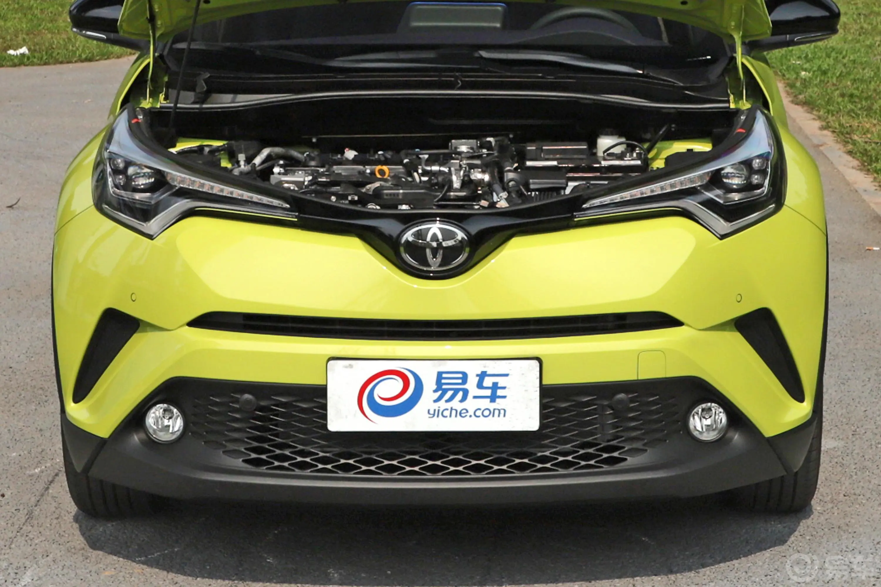 丰田C-HR2.0L CVT 旗舰版 国V外观