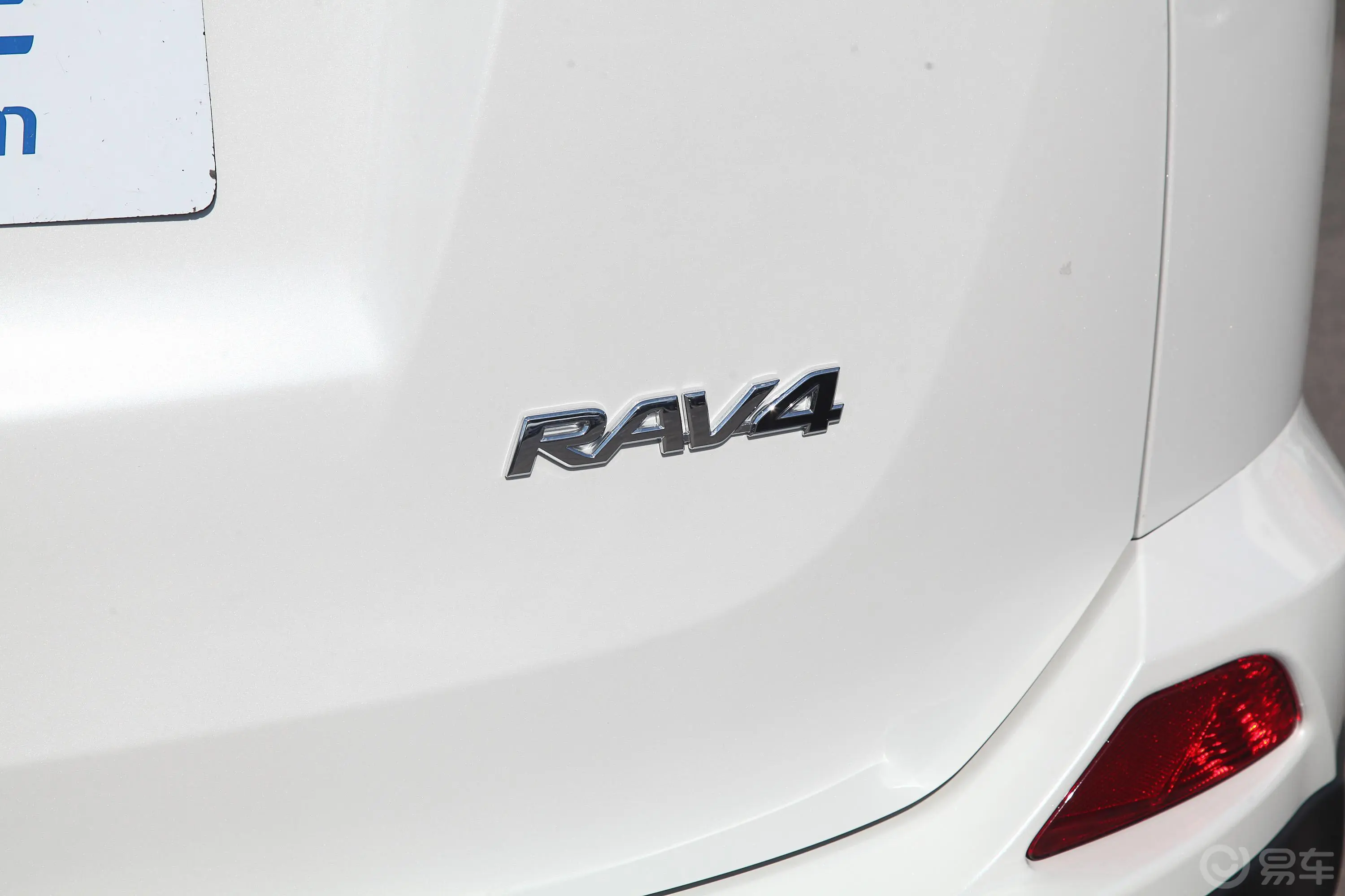 RAV4荣放2.0L CVT 两驱 舒适版 国V外观