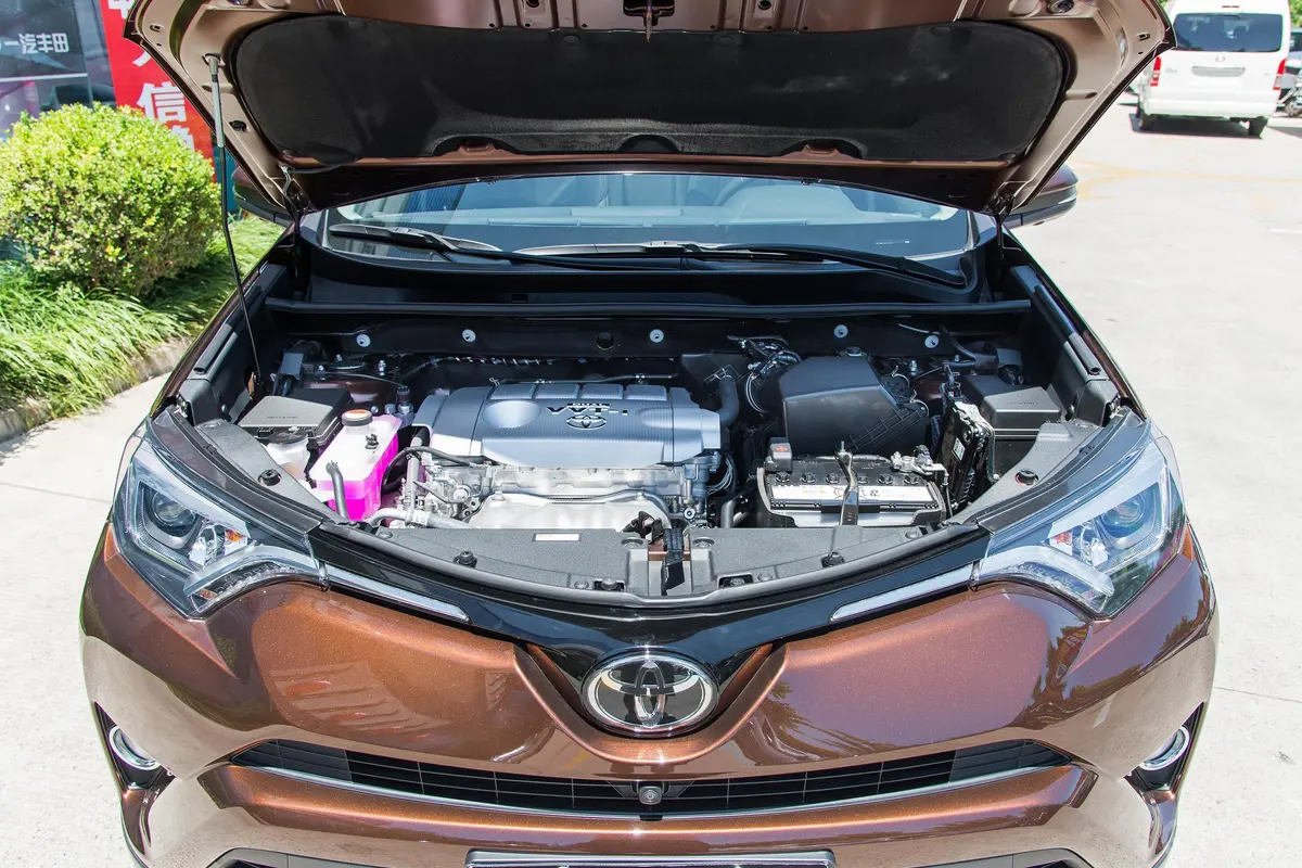 RAV4荣放2.5L 手自一体 四驱 精英版 国V发动机舱整体