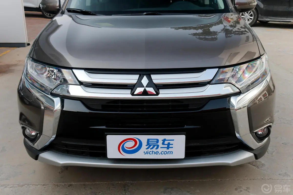 欧蓝德2.0L CVT 两驱 嘉乐版 7座外观