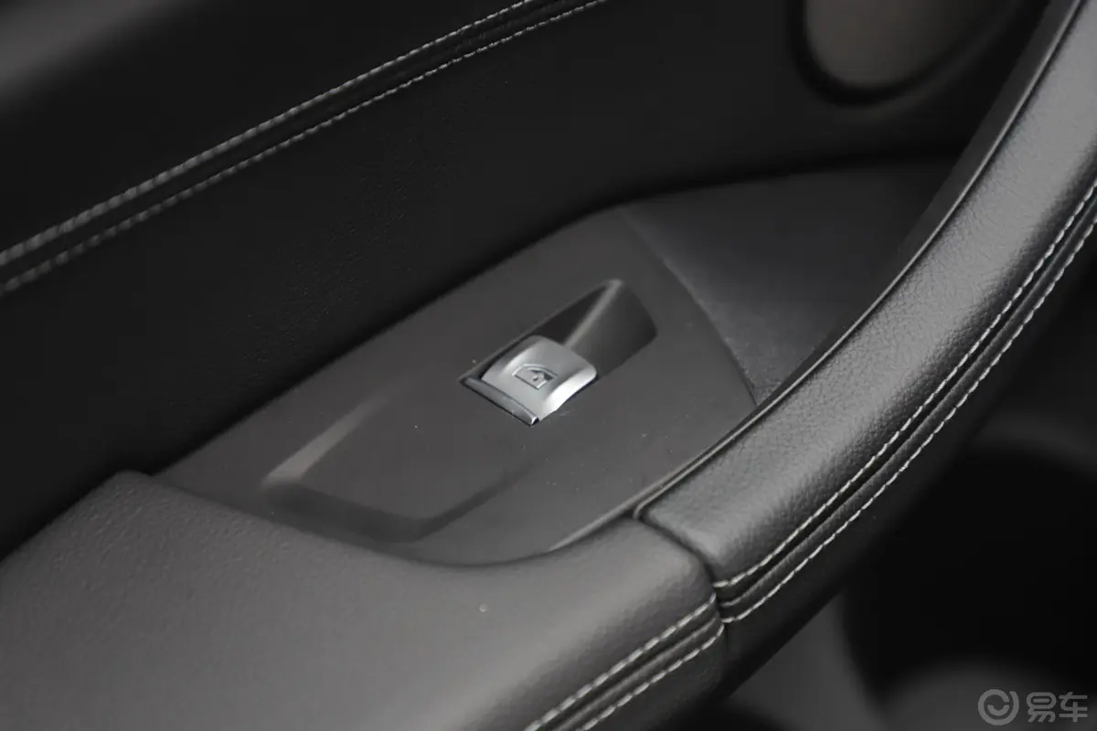 宝马X3xDrive 30i 领先版 M运动套装 国V后车窗调节