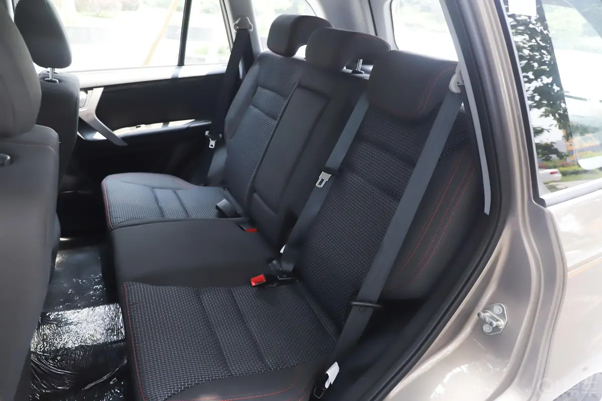 瑞虎3经典版 1.6L 手动 舒适版后排座椅