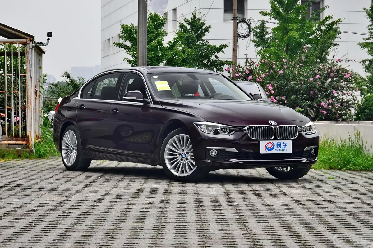 宝马3系320Li xDrive 时尚版前轮毂造型