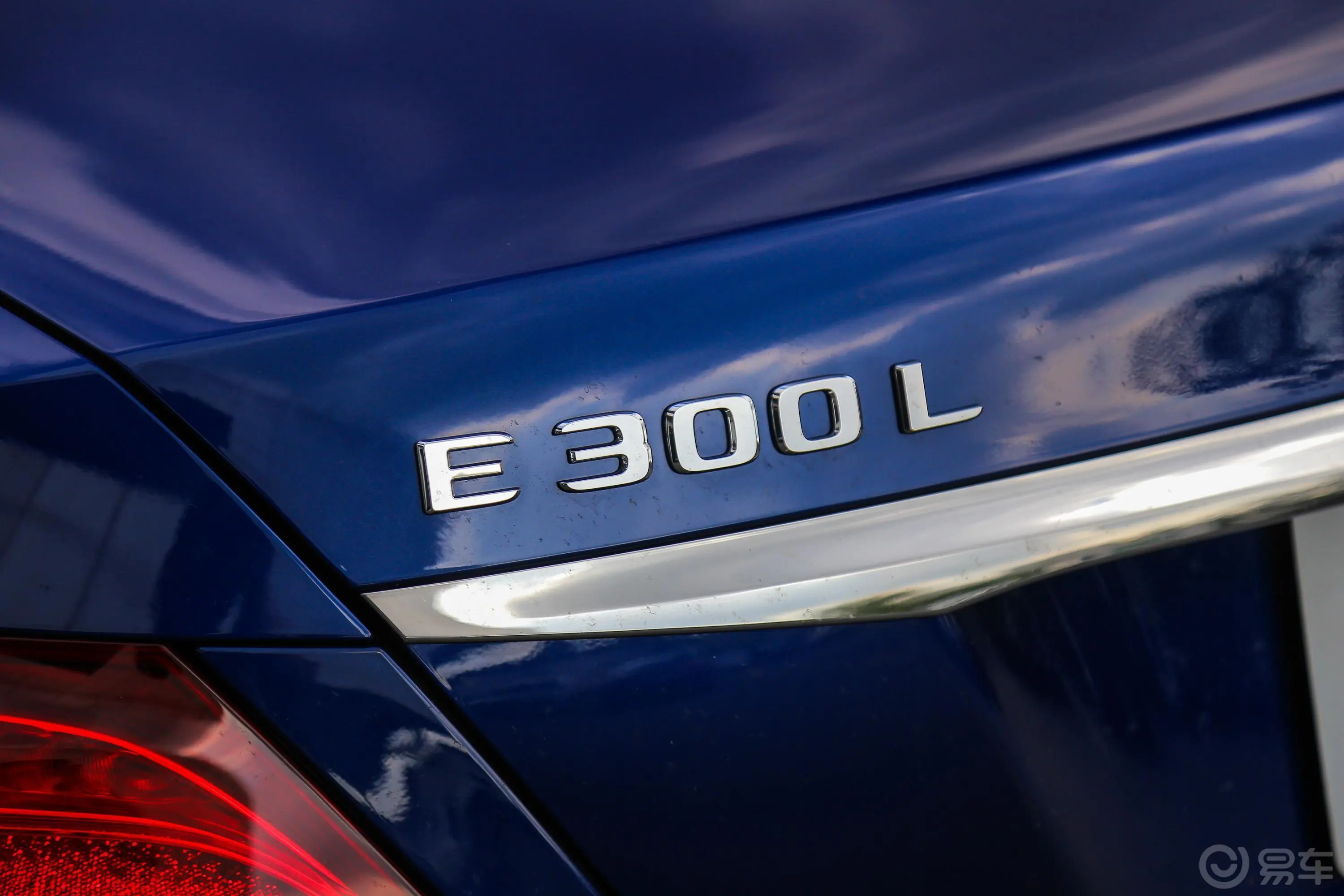 奔驰E级改款 E 300 L 时尚版 运动轿车外观