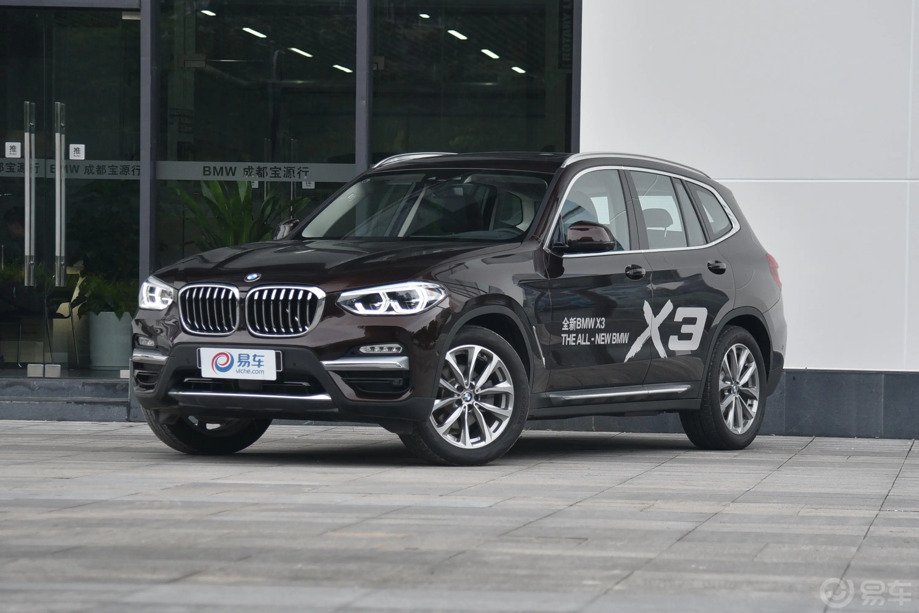 宝马X3xDrive 25i 豪华套装 国V侧前45度车头向左水平