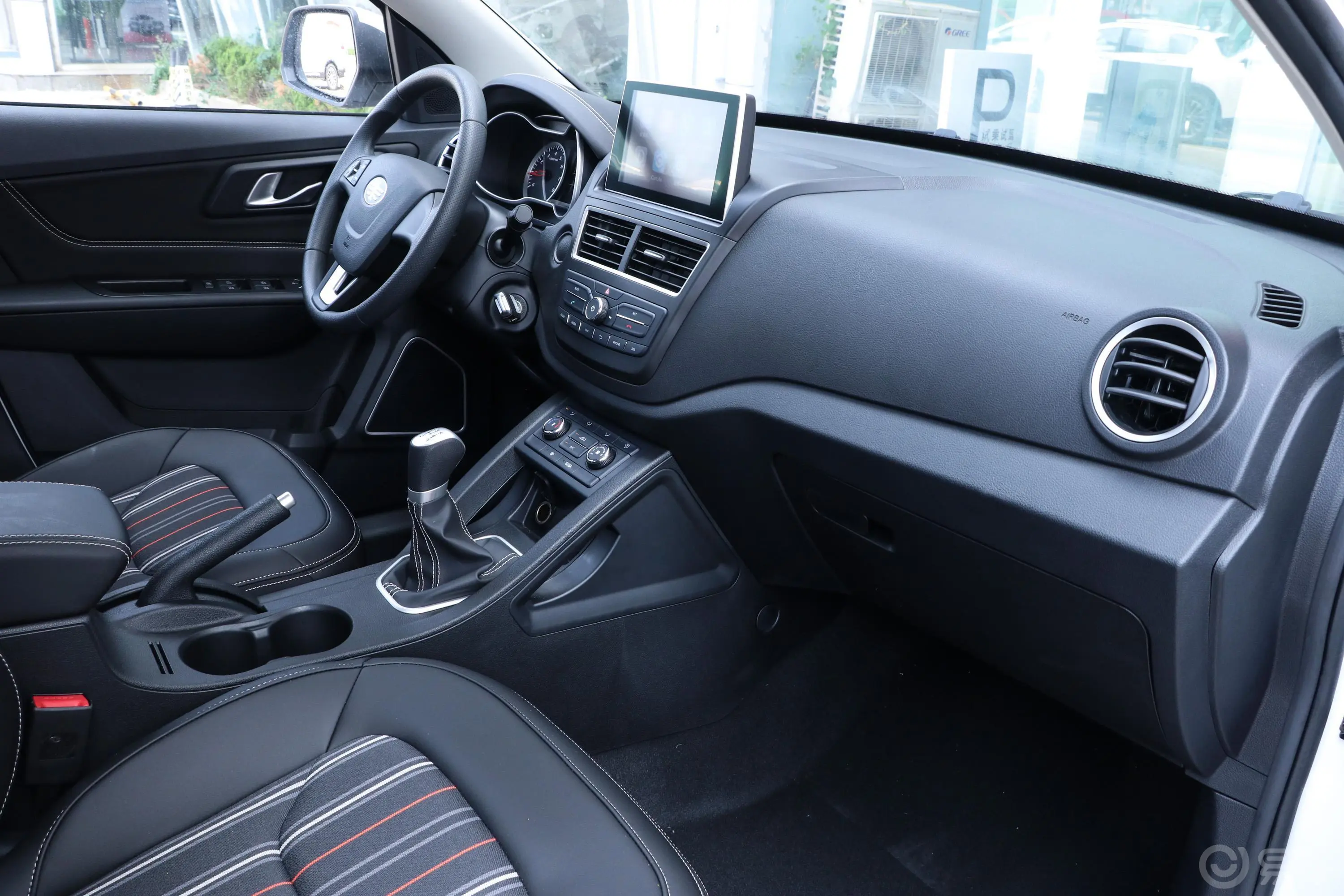 奔腾X40网红版 1.6L 手动 舒适版内饰全景副驾驶员方向