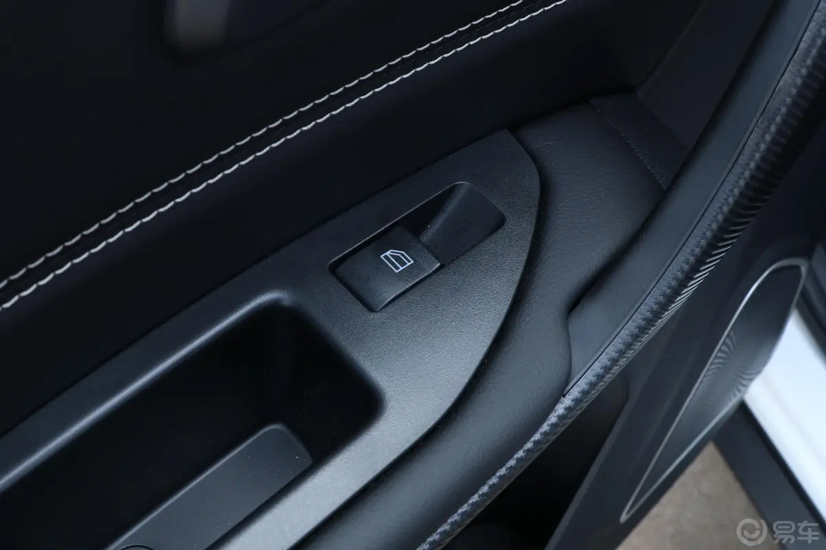 奔腾X40网红版 1.6L 手动 舒适版后车窗调节