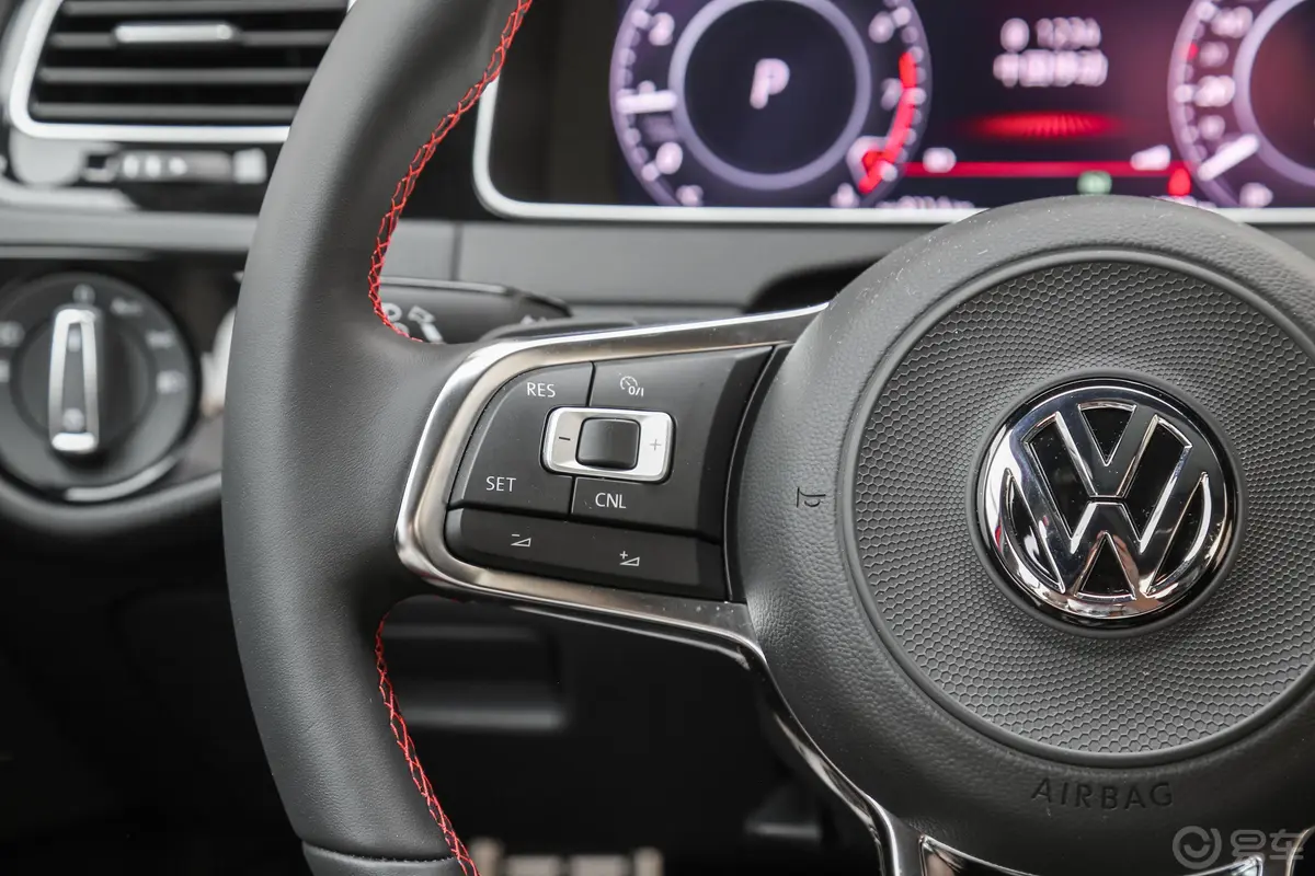 高尔夫GTI2.0TSI GTI左侧方向盘功能按键