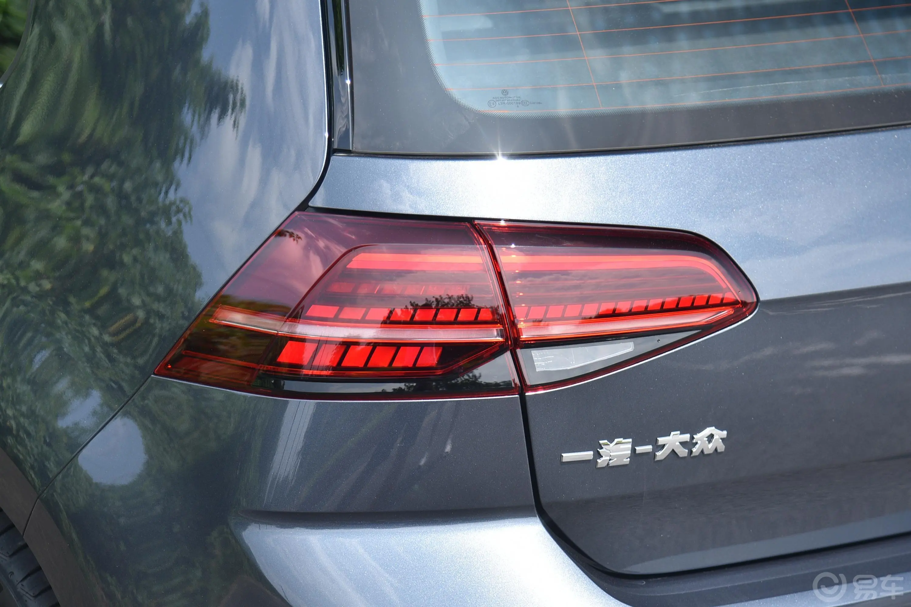 高尔夫280TSI 双离合 R-Line尾灯侧45度俯拍