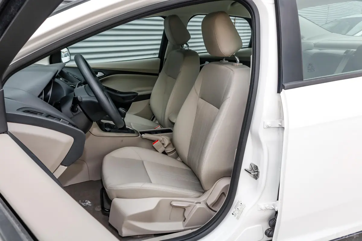 福克斯三厢 1.6L 手动 舒适版驾驶员座椅