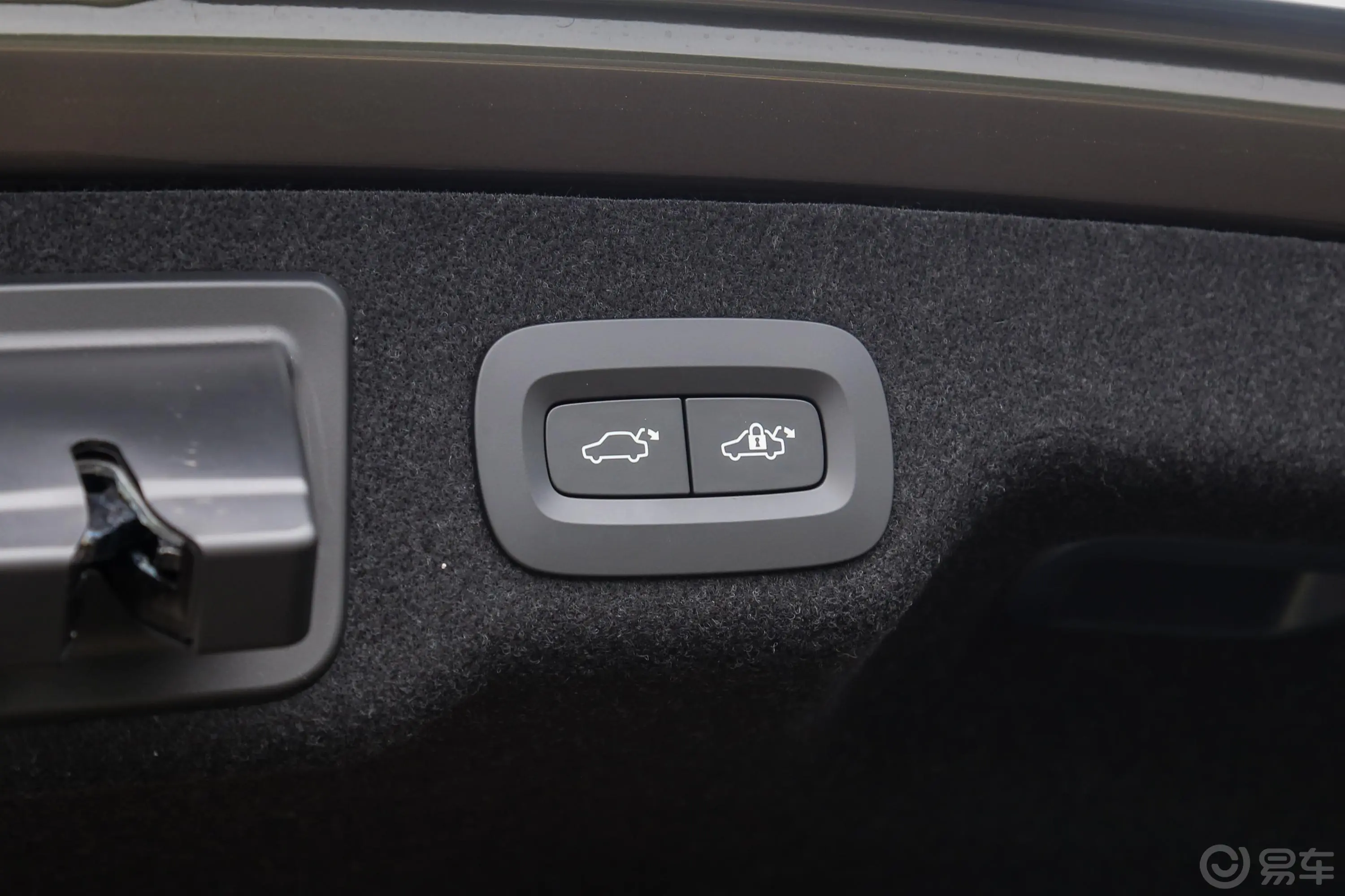 沃尔沃S90T5 智尊版电动尾门按键（手动扶手）