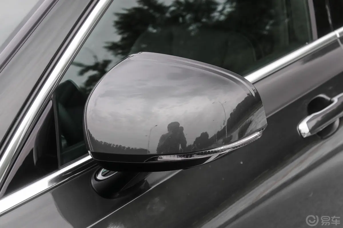 沃尔沃S90T5 智尊版主驾驶后视镜背面