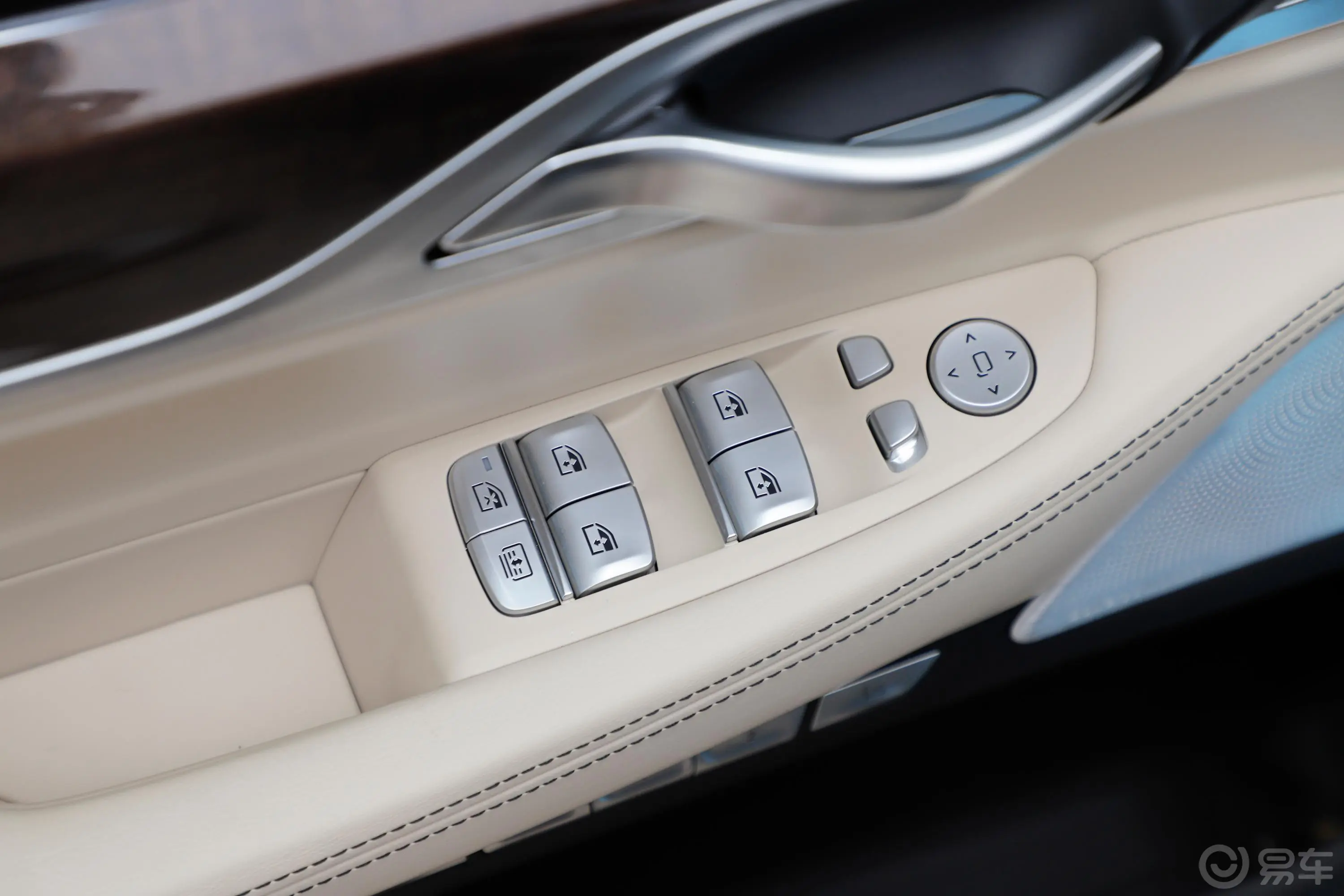 宝马7系750Li xDrive M运动套装车窗调节整体