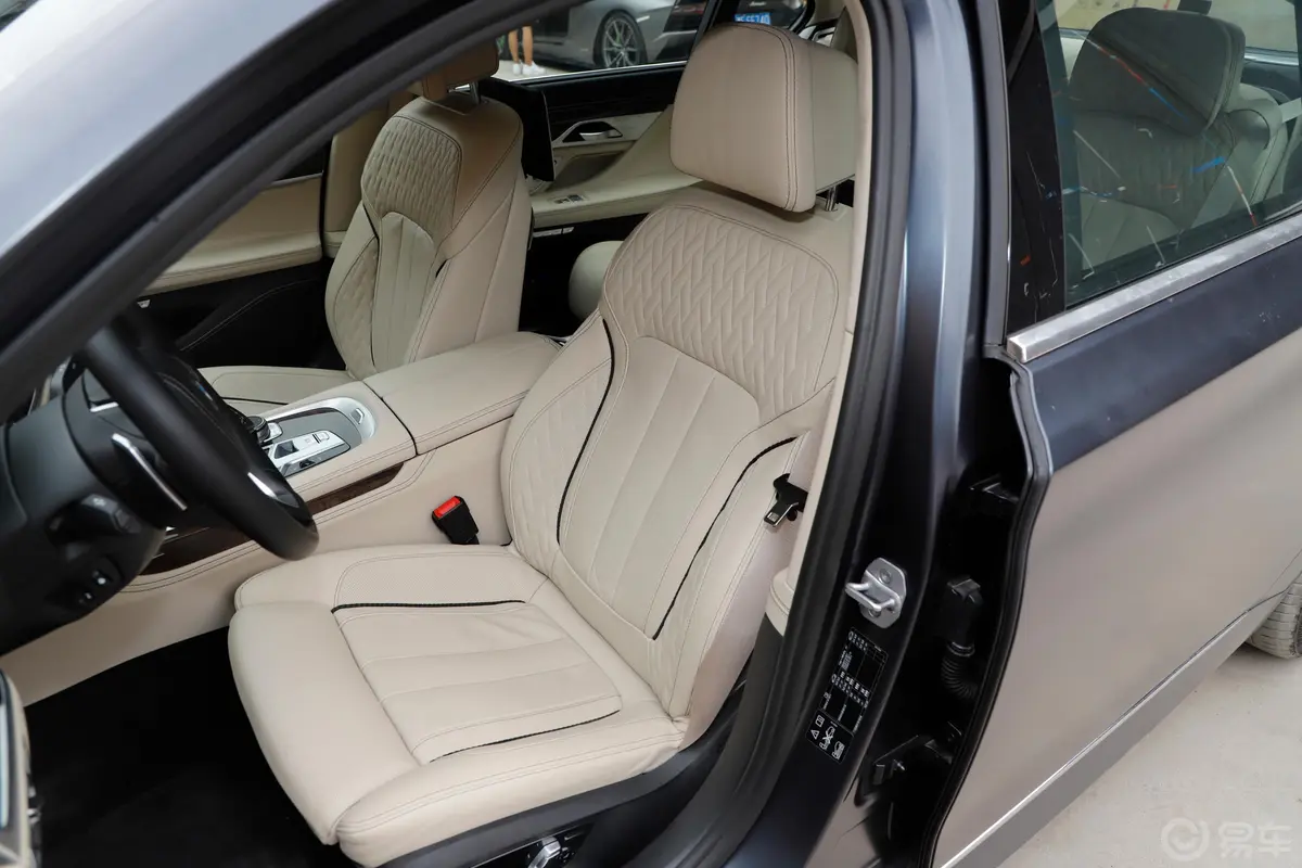 宝马7系750Li xDrive M运动套装驾驶员座椅