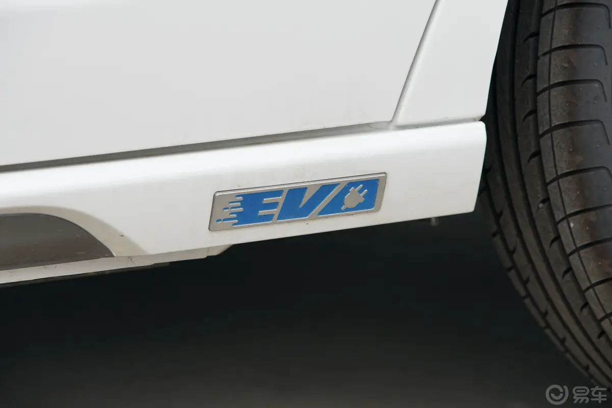 风行S50 EV豪华版外观