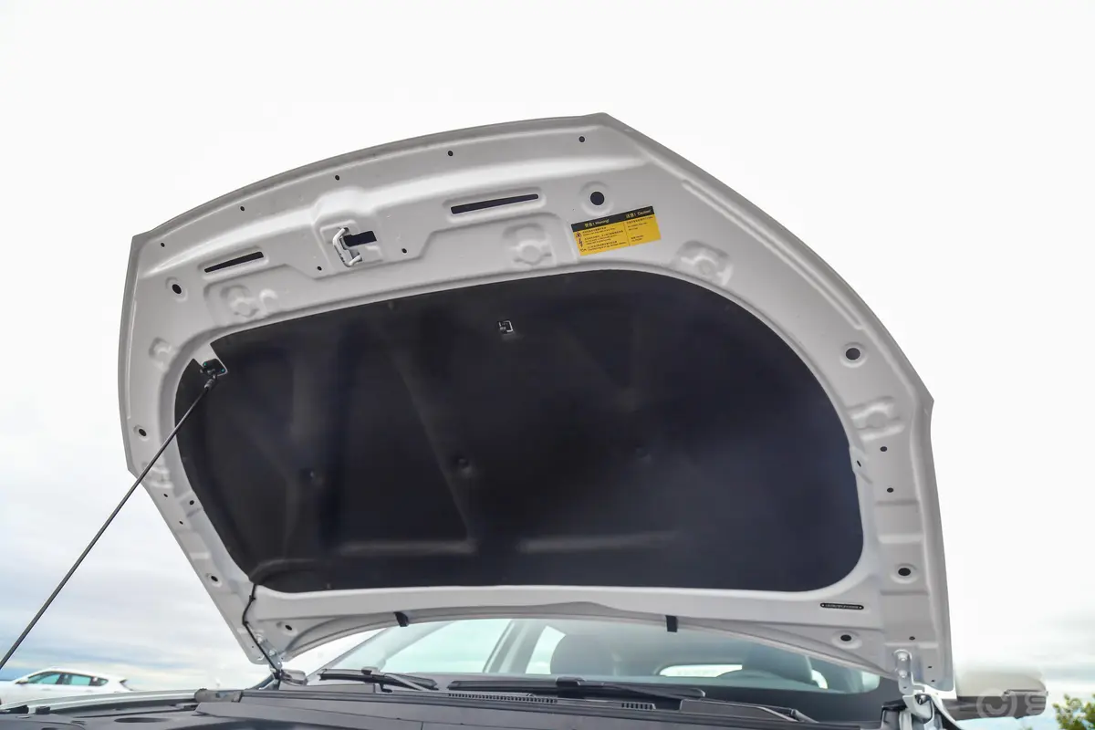 捷途X701.5T 手自一体 智行版 国V发动机舱盖内侧