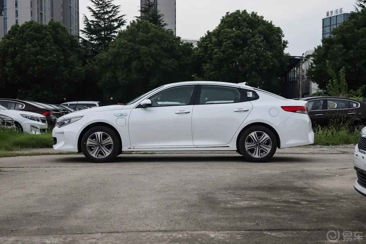 起亚K5 PHEV2.0L 手自一体 智享版正侧车头向左水平