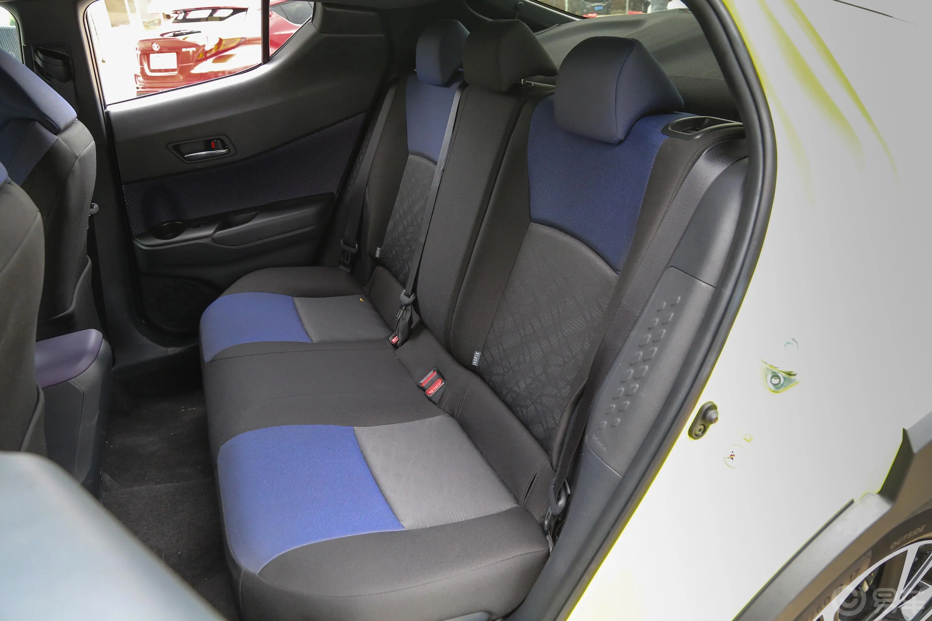 丰田C-HR2.0L CVT 酷越领先版 国V后排座椅