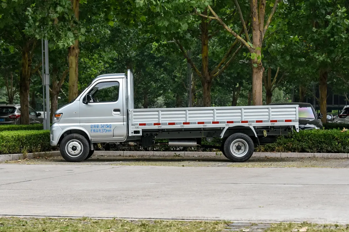 神骐T20T20L 载货车单排 1.5L 手动 标准版 3.6米货箱正侧车头向左水平